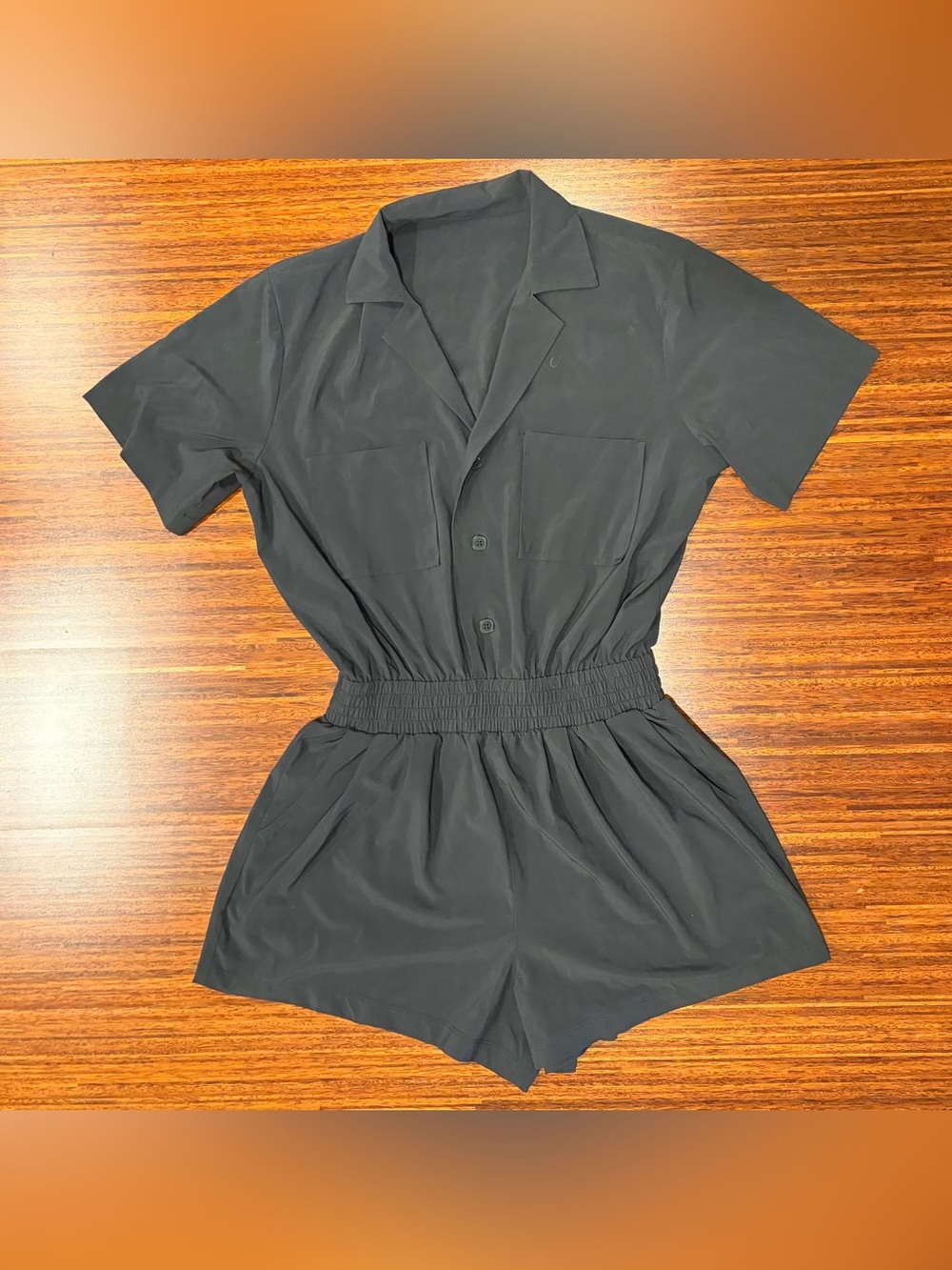 Vuori Villa Romper shorts collar black size small